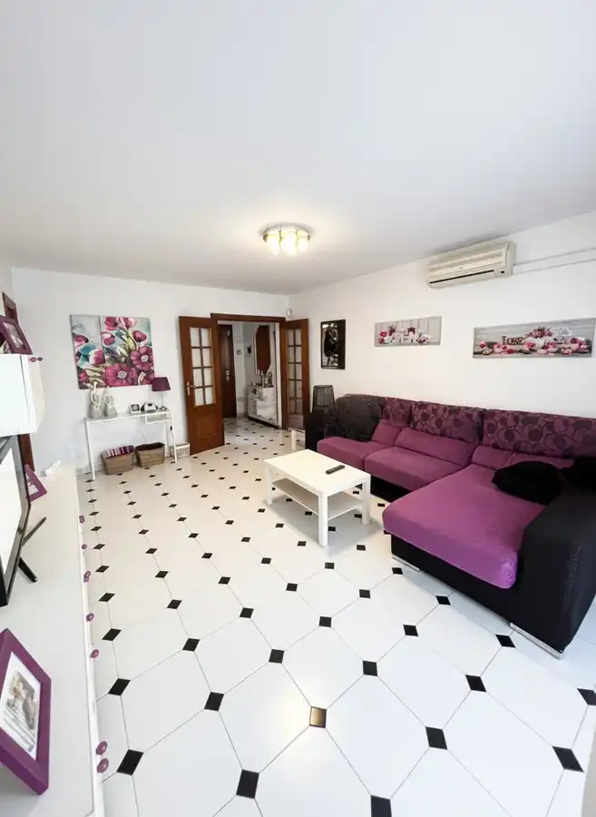 Vivienda en Fuengirola · Salón con luz natural